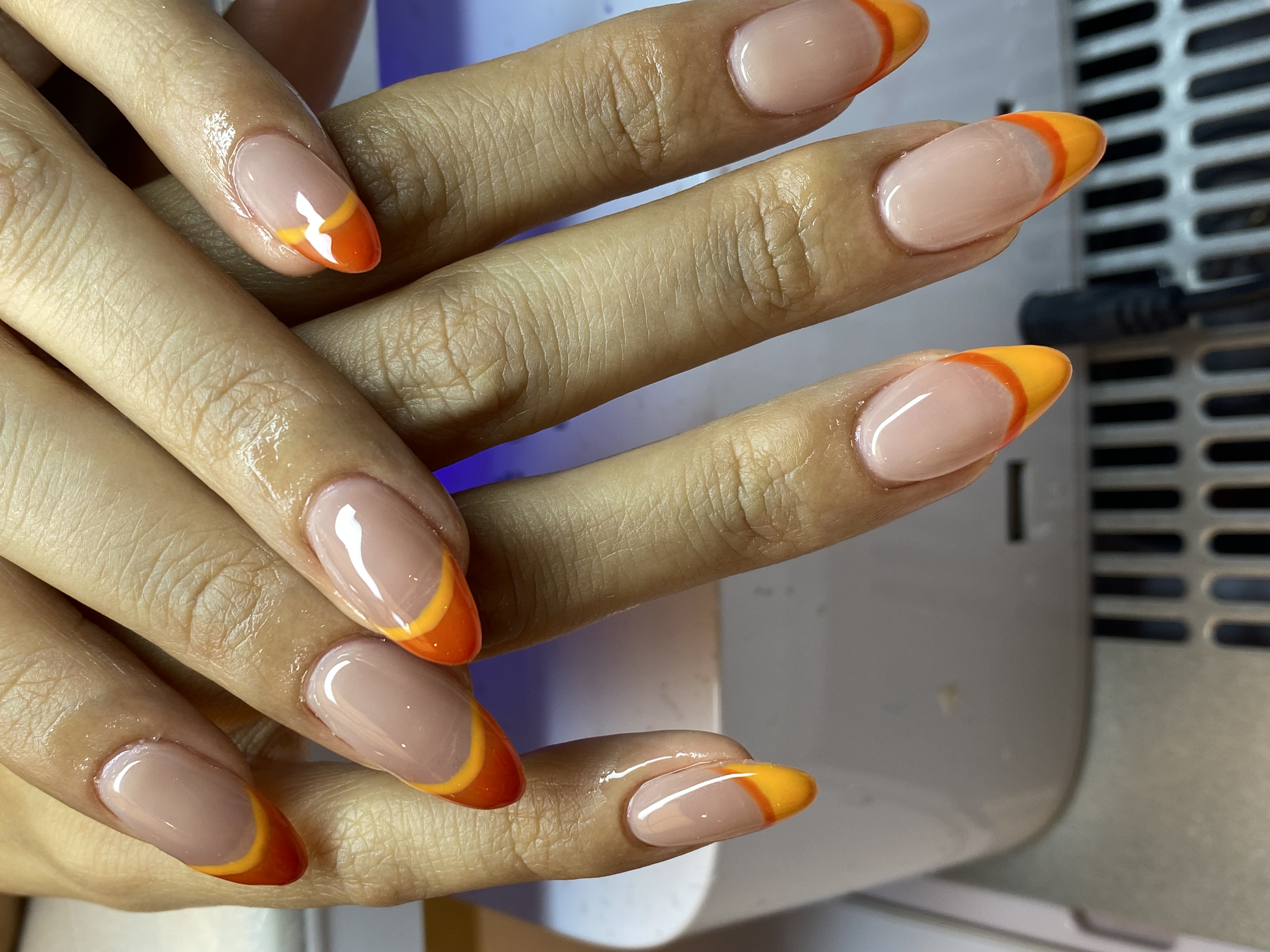 French orange colorée réalisée par Glam Nails Studio dans le Vieux-Nice